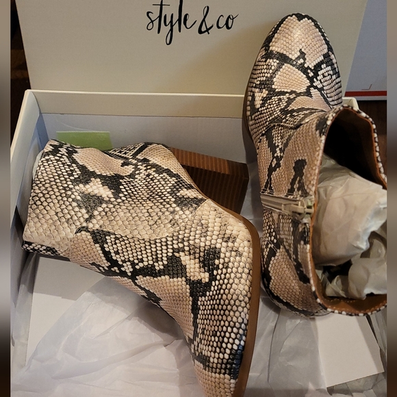 Style & Co. Parinaa Faux Leather Snake Print Booties 8.5M - Picture 4 of 8